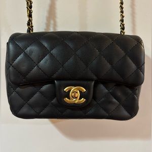 CHANEL FLAP PURSE ****VINTAGE****
